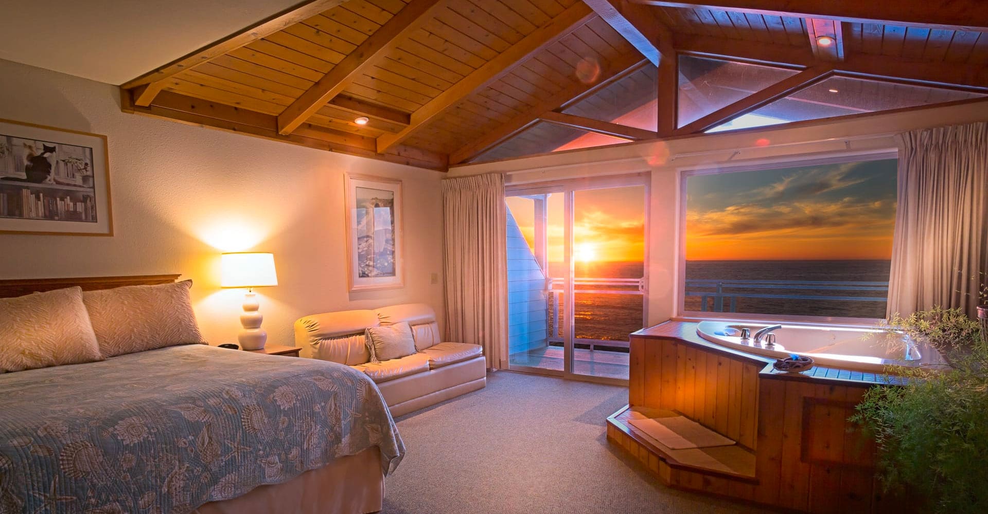 Deluxe Spa Suite - Inn of the Lost Coast