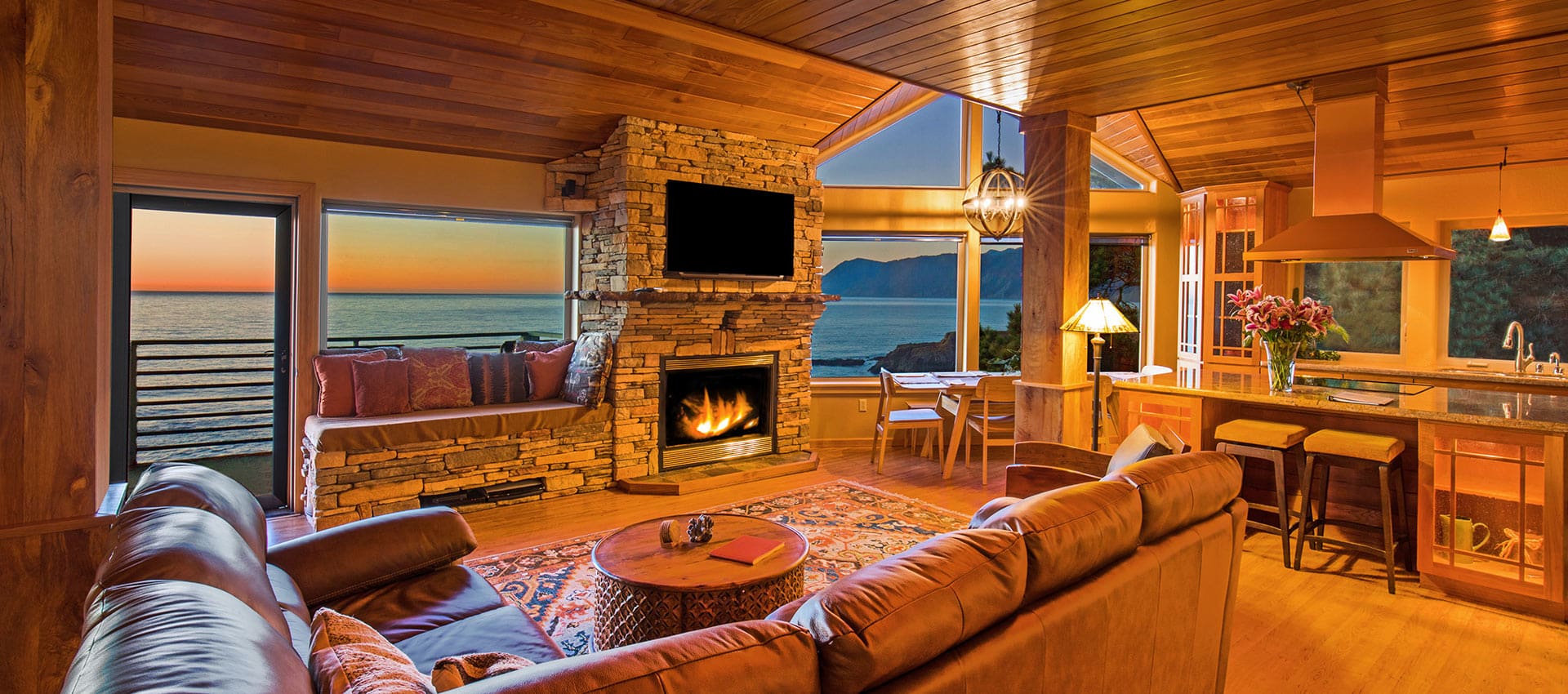 Inn of the Lost Coast Penthouse Suite